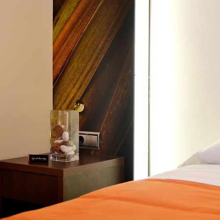 Hostal Bajo La Muralla Zamora Bagian luar foto