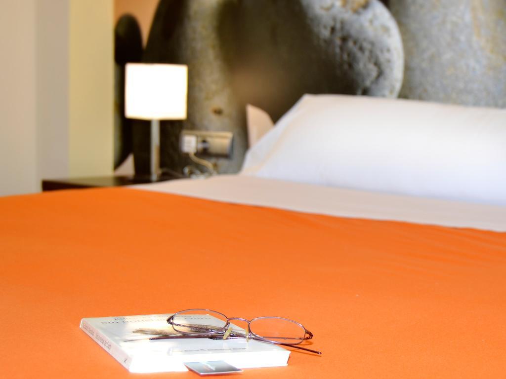 Hostal Bajo La Muralla Zamora Ruang foto