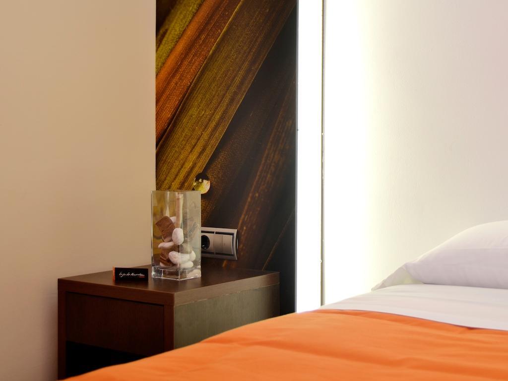 Hostal Bajo La Muralla Zamora Bagian luar foto