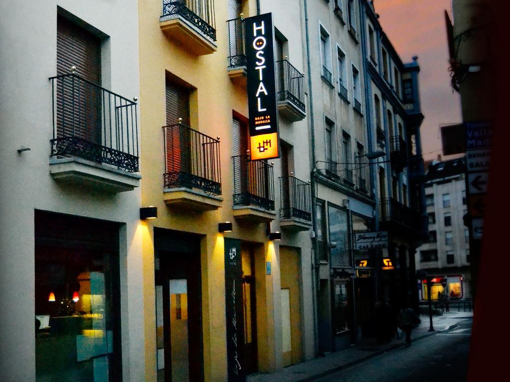 Hostal Bajo La Muralla Zamora Bagian luar foto