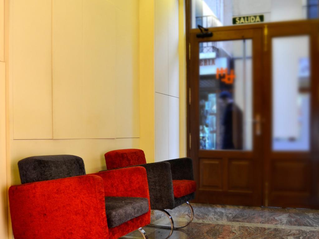 Hostal Bajo La Muralla Zamora Bagian luar foto