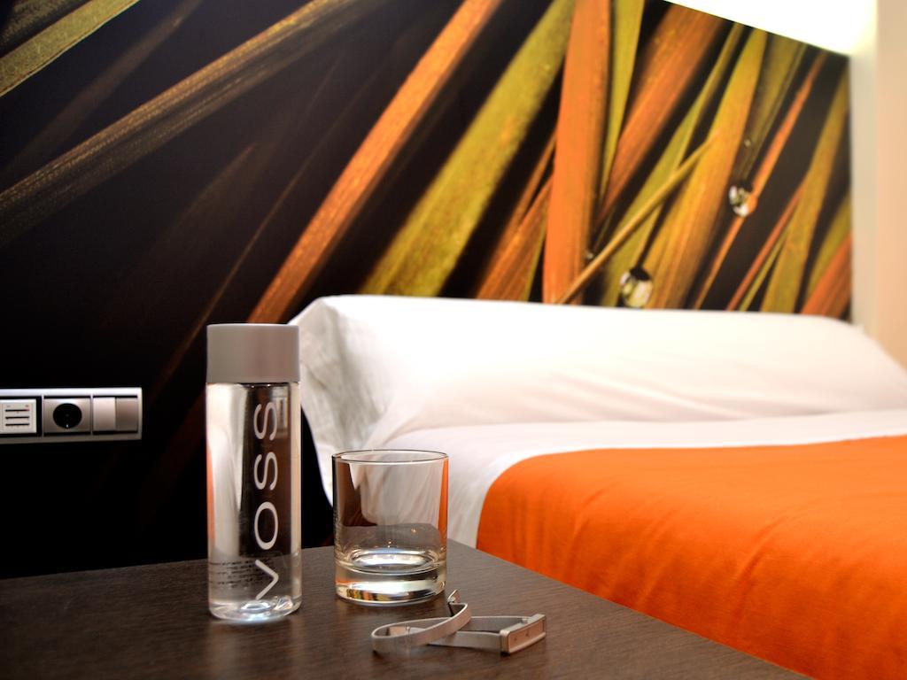 Hostal Bajo La Muralla Zamora Ruang foto
